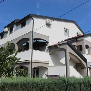 https://apartments-zimmer-jasmine.in-istria.net