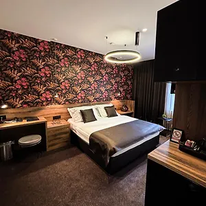 https://calma-luxury-rooms.splithotels.org
